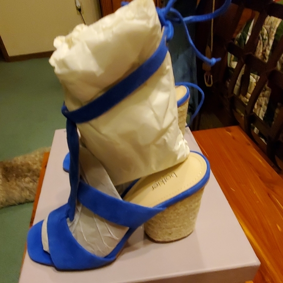 SHOES - Picture 3 of 7